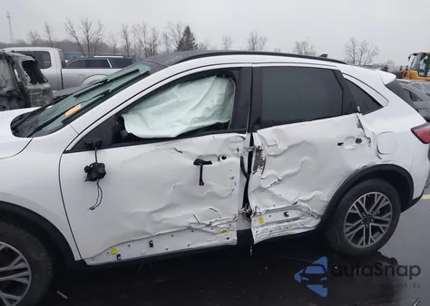 2020 Ford Escape Sel z USA, uszkodzony, nr VIN 1FMCU9H61LUA53135